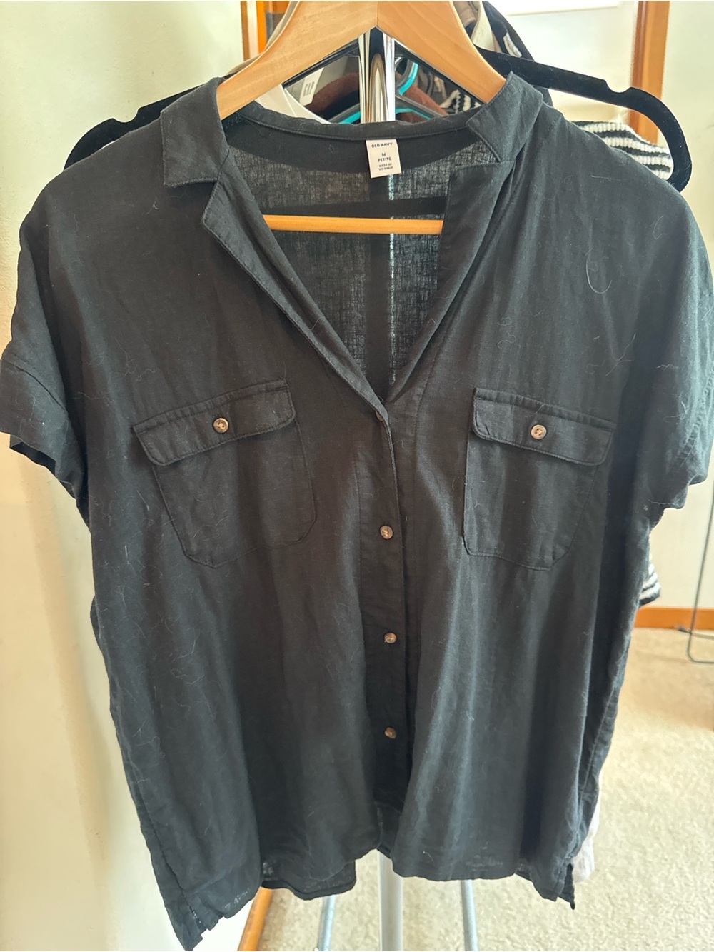 Old Navy Black Short-Sleeve Button-Down Shirt